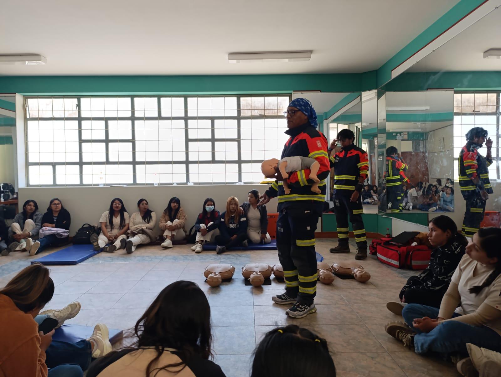 🎓 PROGRAMA DE CAPACITACIONES EN PRIMEROS AUXILIOS PARA ALUMNOS DE NUTRICION HUMANA UNA PUNO